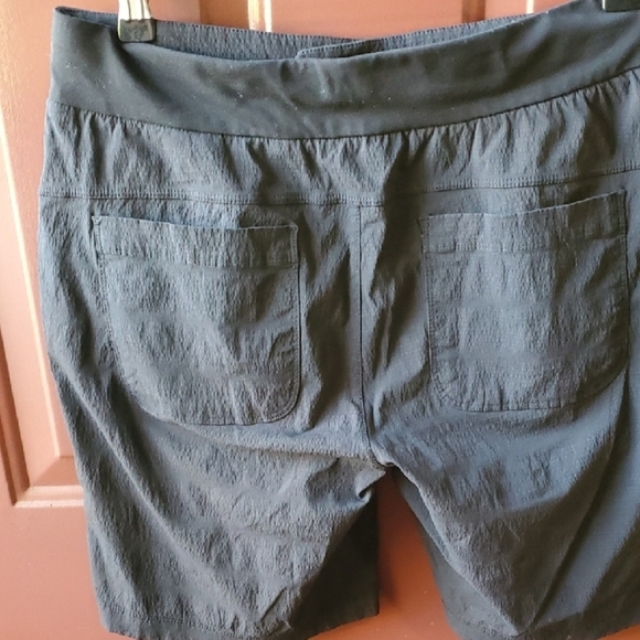 Athleta Black  Women Shorts Quick Dry 95 Nylon 5 Spandex Size 8 - Picture 6 of 8